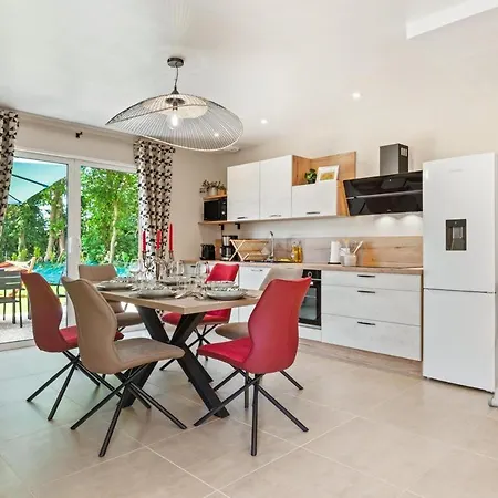 G2428 Holiday home Virville