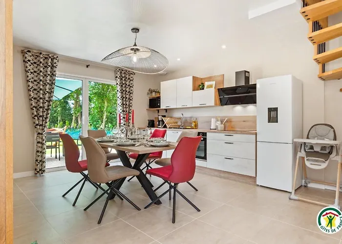 Holiday home Gite Gites De France - Le Chant Des Oiseaux *